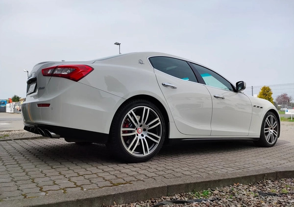 Maserati Ghibli cena 115900 przebieg: 154647, rok produkcji 2014 z Gniezno małe 67